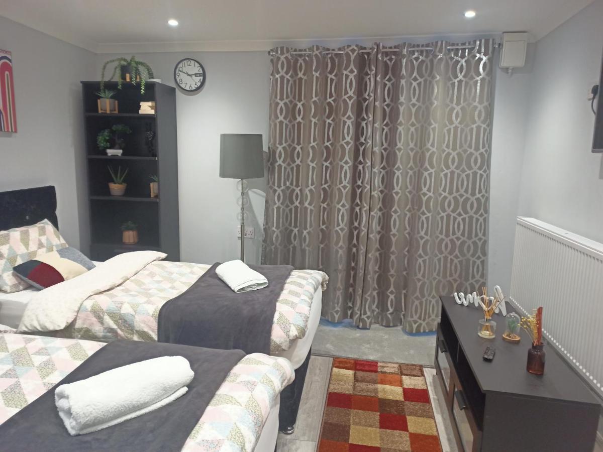 Homey Studio In Newport Perfect For Couples & Travelers Екстер'єр фото