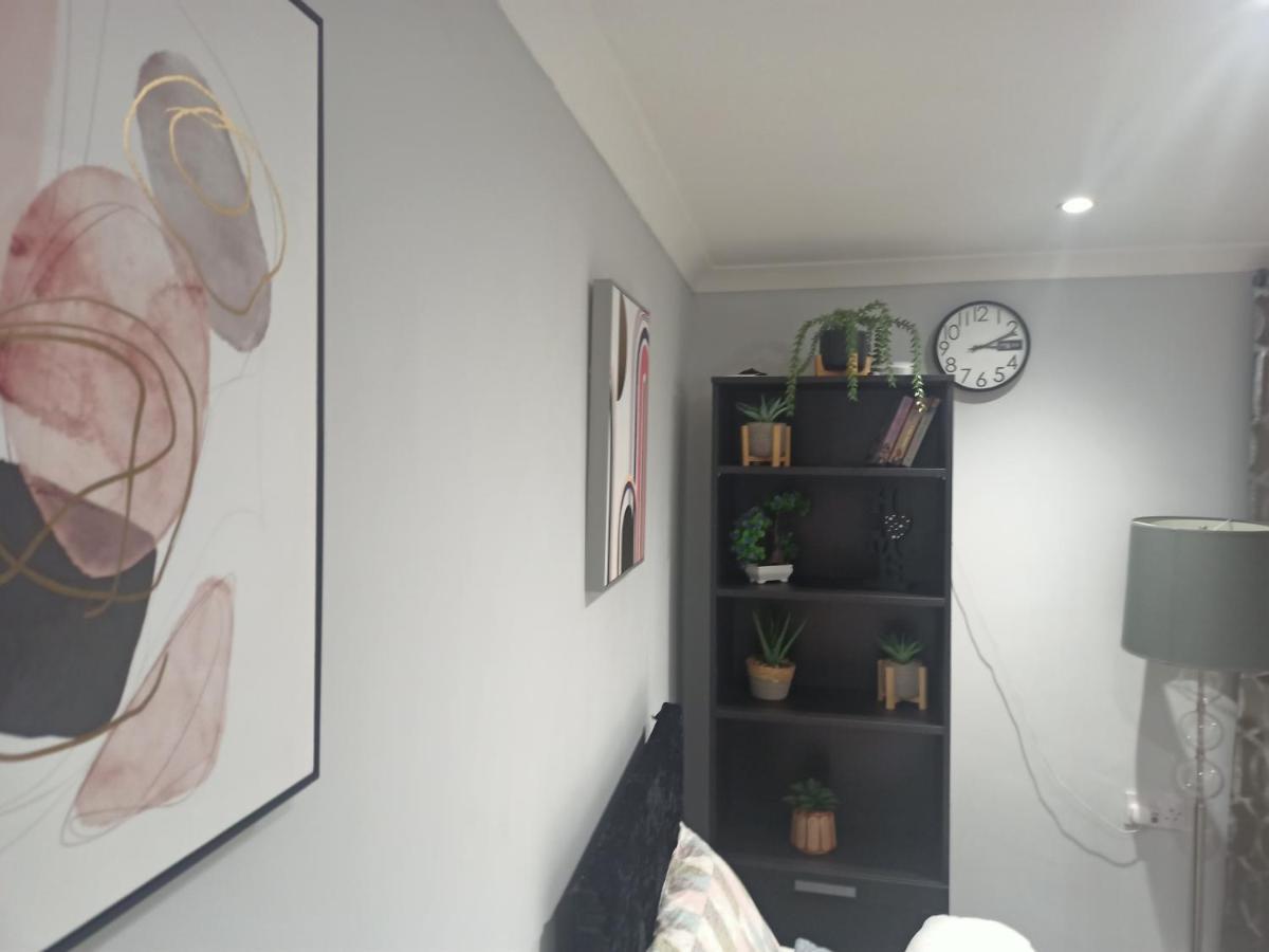 Homey Studio In Newport Perfect For Couples & Travelers Екстер'єр фото