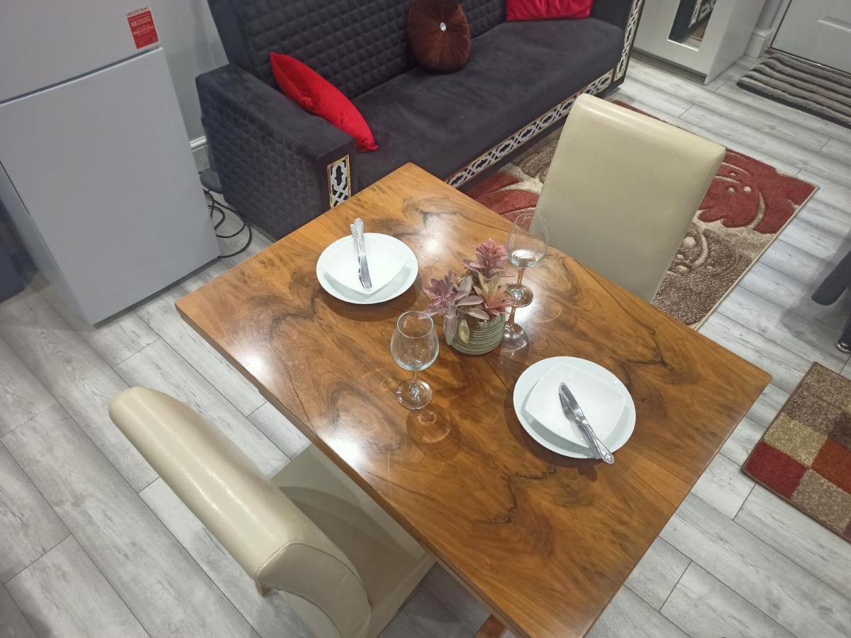 Homey Studio In Newport Perfect For Couples & Travelers Екстер'єр фото