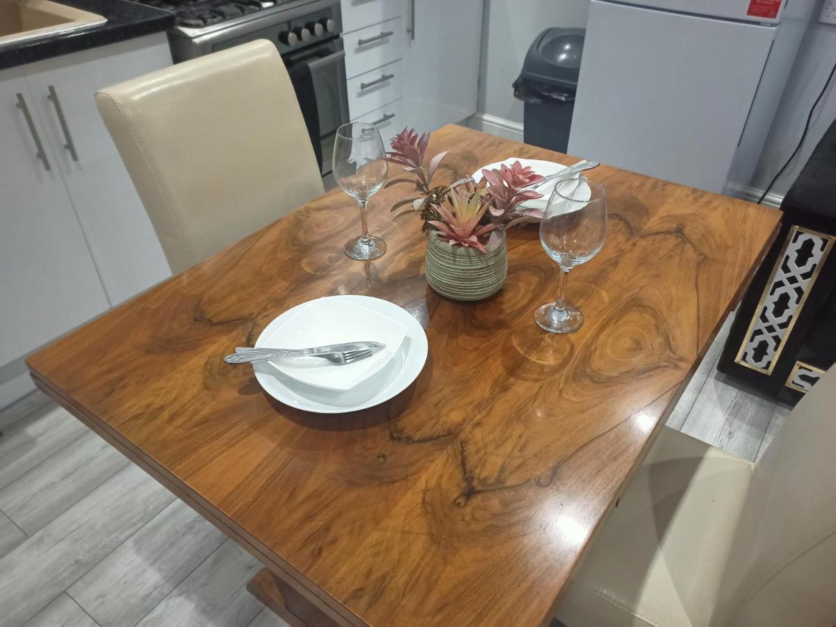 Homey Studio In Newport Perfect For Couples & Travelers Екстер'єр фото