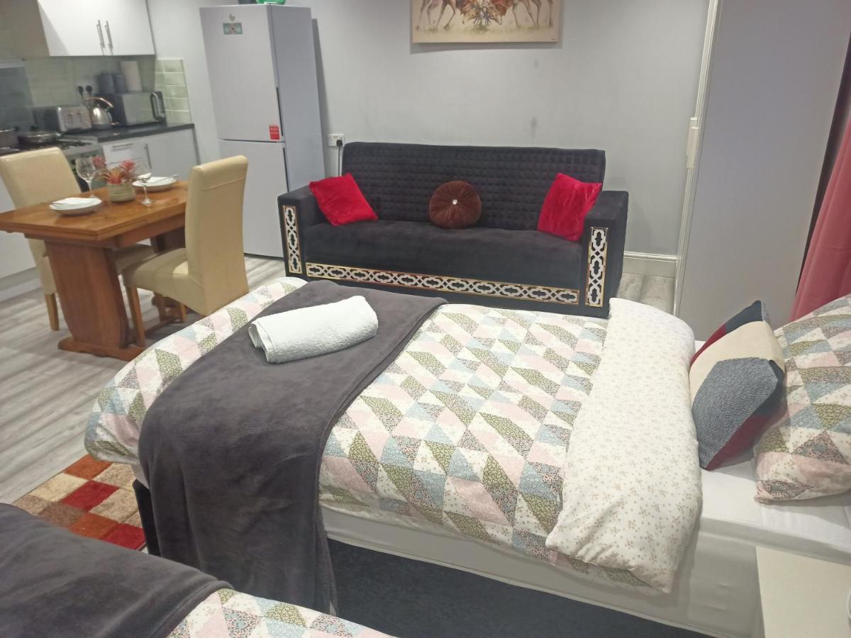 Homey Studio In Newport Perfect For Couples & Travelers Екстер'єр фото