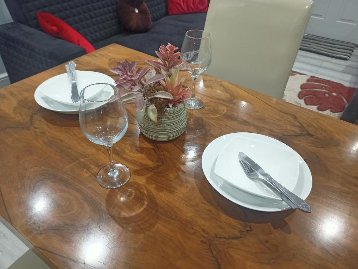 Homey Studio In Newport Perfect For Couples & Travelers Екстер'єр фото