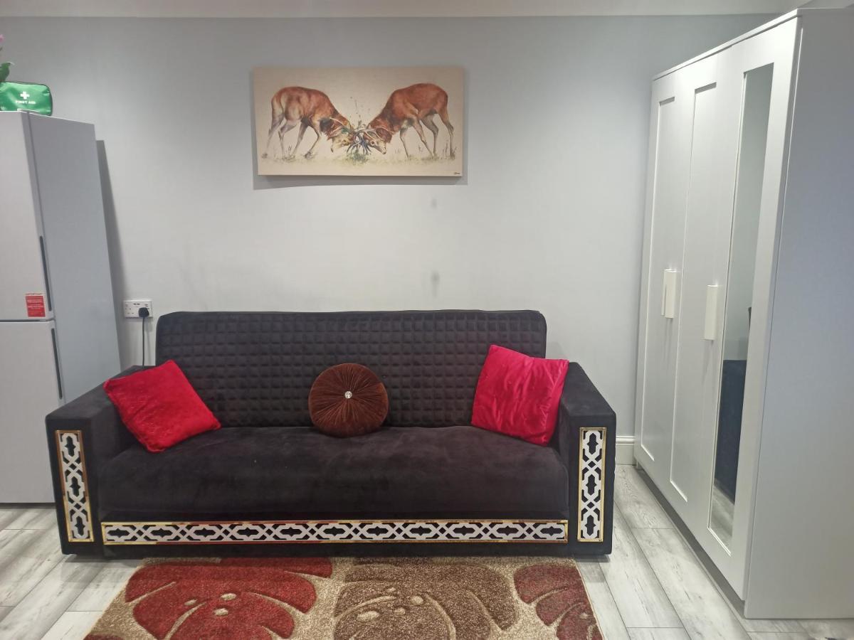 Homey Studio In Newport Perfect For Couples & Travelers Екстер'єр фото