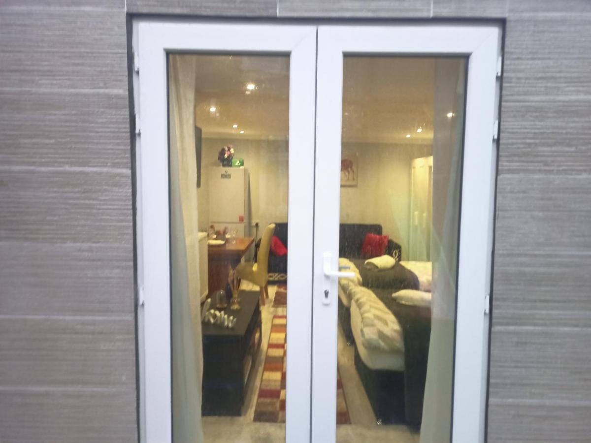 Homey Studio In Newport Perfect For Couples & Travelers Екстер'єр фото