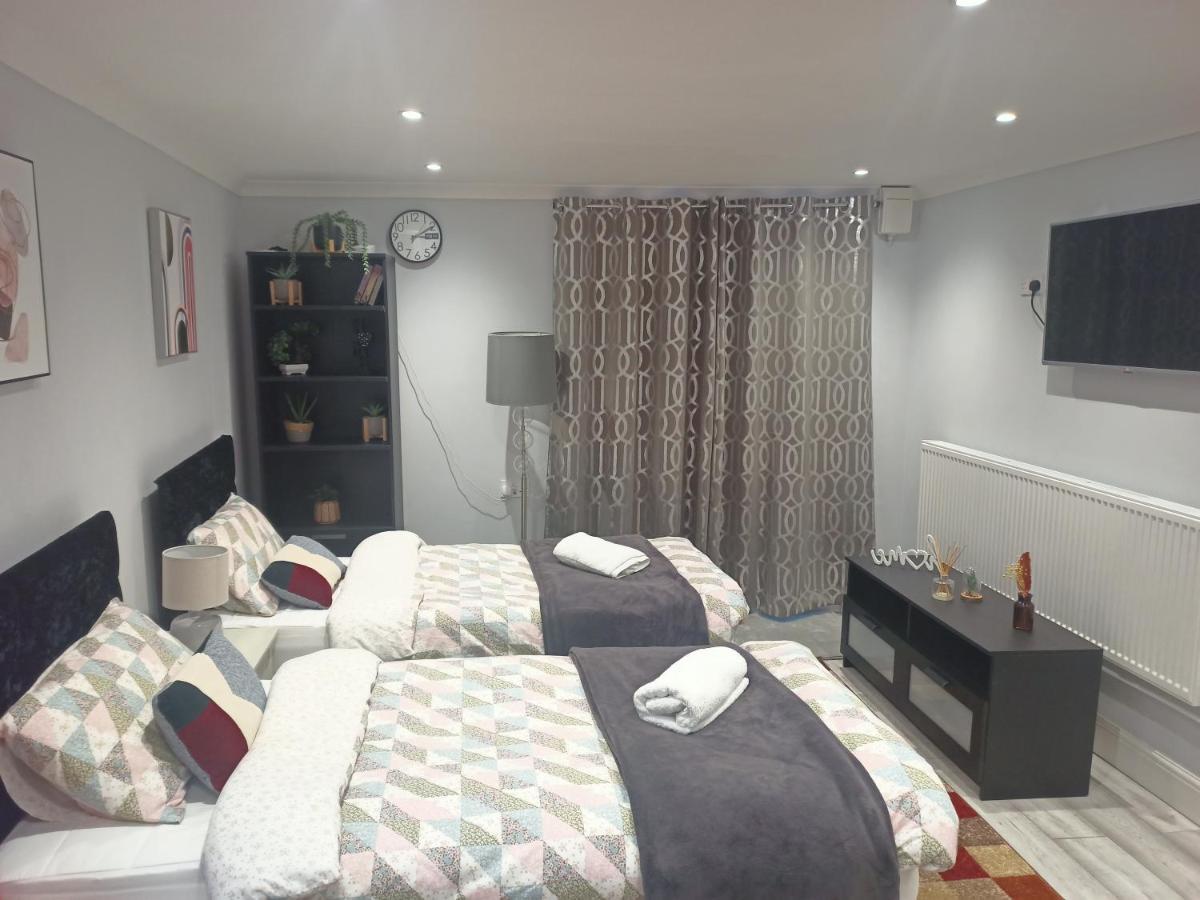Homey Studio In Newport Perfect For Couples & Travelers Екстер'єр фото