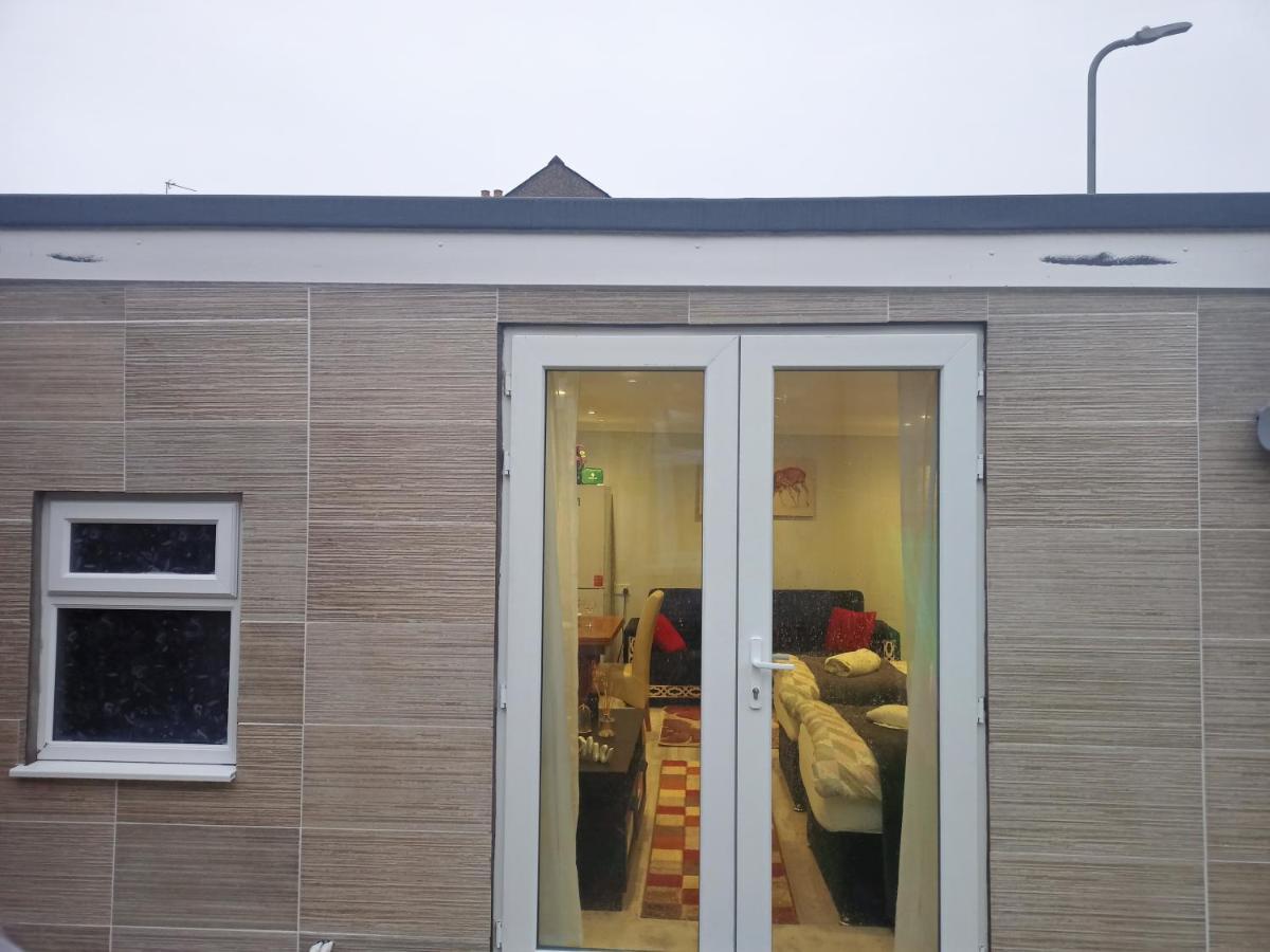 Homey Studio In Newport Perfect For Couples & Travelers Екстер'єр фото