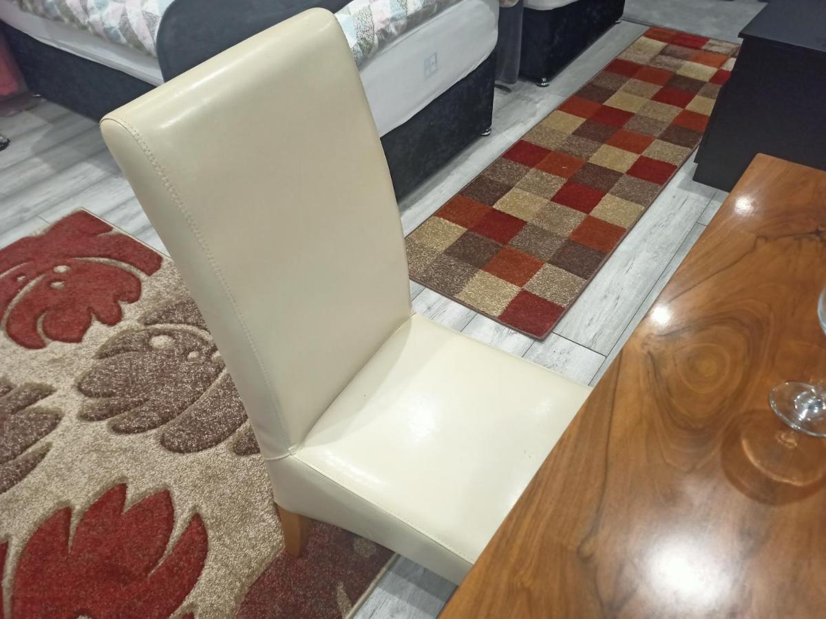 Homey Studio In Newport Perfect For Couples & Travelers Екстер'єр фото