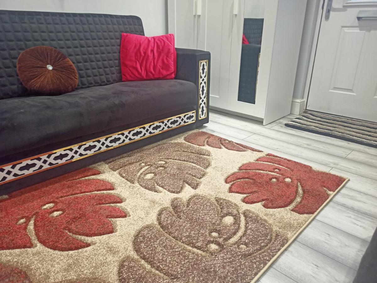 Homey Studio In Newport Perfect For Couples & Travelers Екстер'єр фото